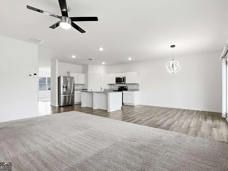 395 Knightsbridge Ln — Photo 5