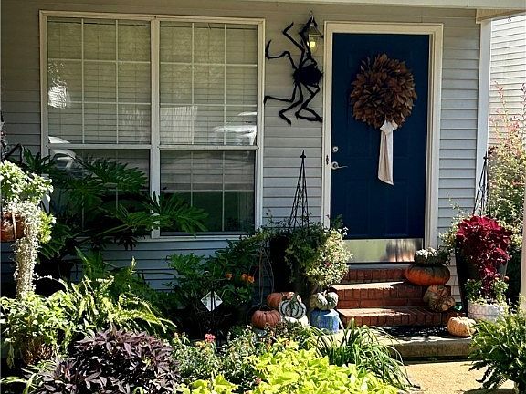2nd image of 2419 Swallow Ln