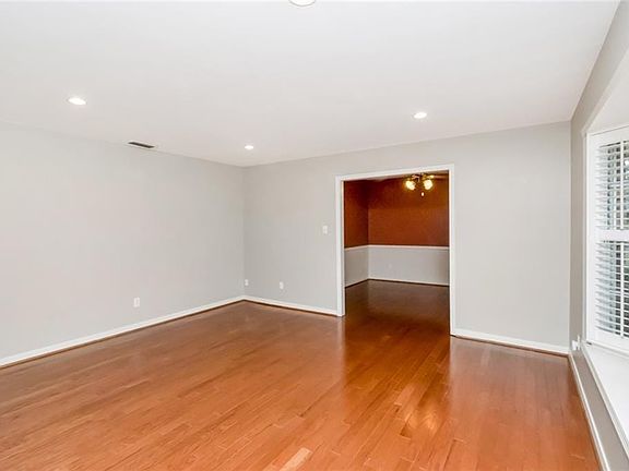 4th image of 100 Fenwick Rd