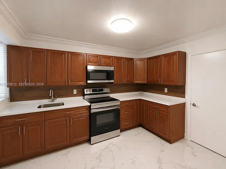 6049 SW 39th St #6049 — Photo 1