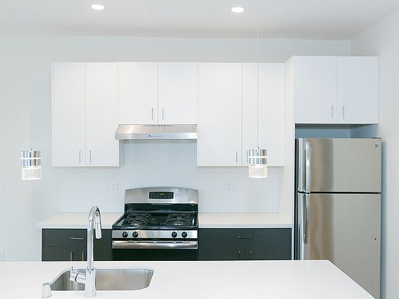 5th image of 1360 Lombard St APT 603