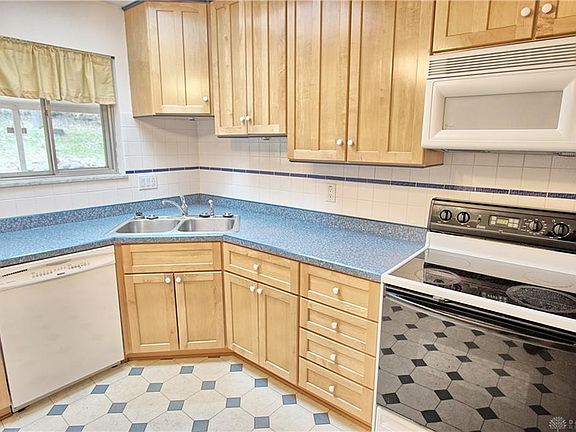 4th image of 2600 Brahms Blvd