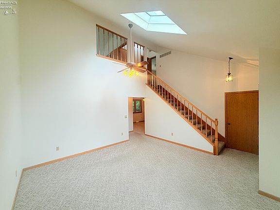 4th image of 9343 E Bayshore Rd