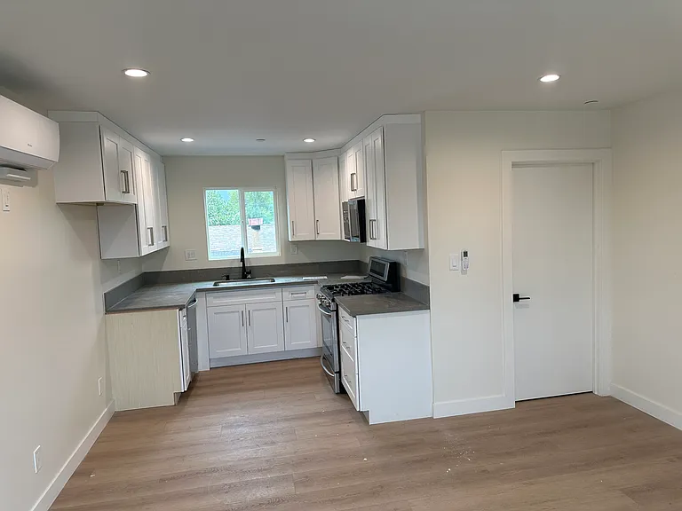 20340 Schoenborn St — Photo 15