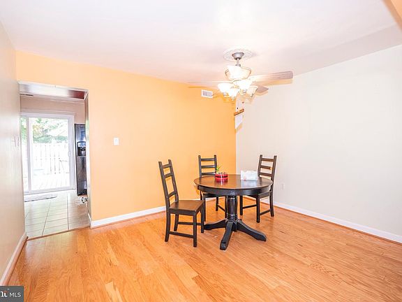 3rd image of 4709 S Park Ct