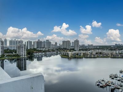 2780 NE 183rd St APT 814, Aventura, FL, 33160