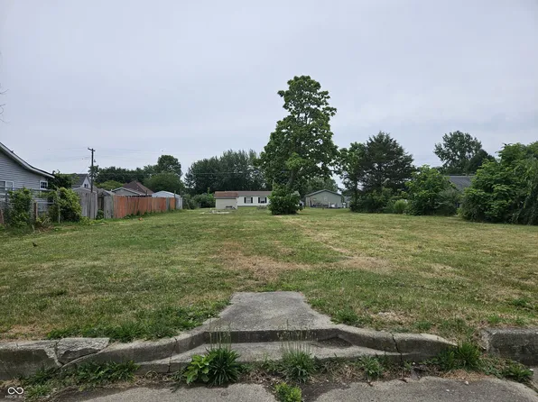 823 N 12th St, Elwood, IN 46036