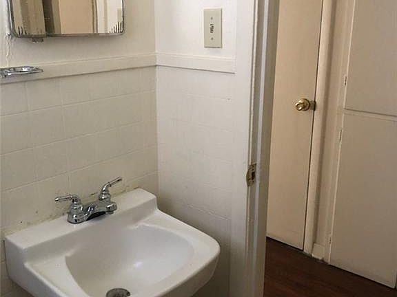 4th image of 206 W Vardeman Ave #206/208