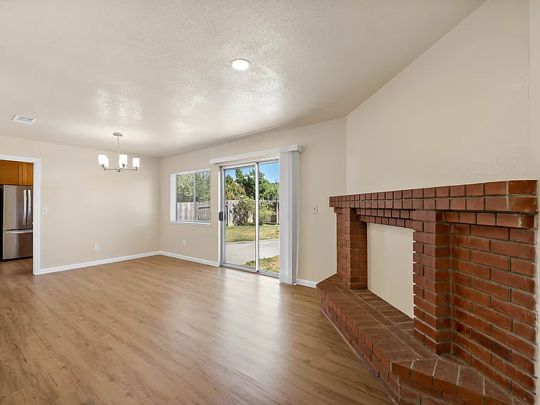 1401 Prospect Way — Photo 3