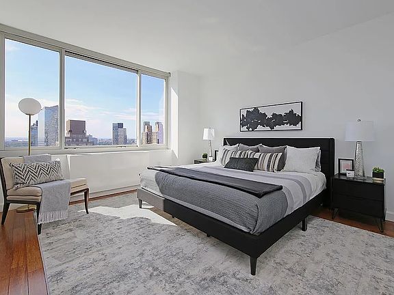 3rd image of 175 W 60th St APT 41F