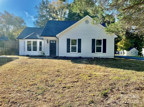 4500 Doves Nest Ct, Matthews, NC 28105