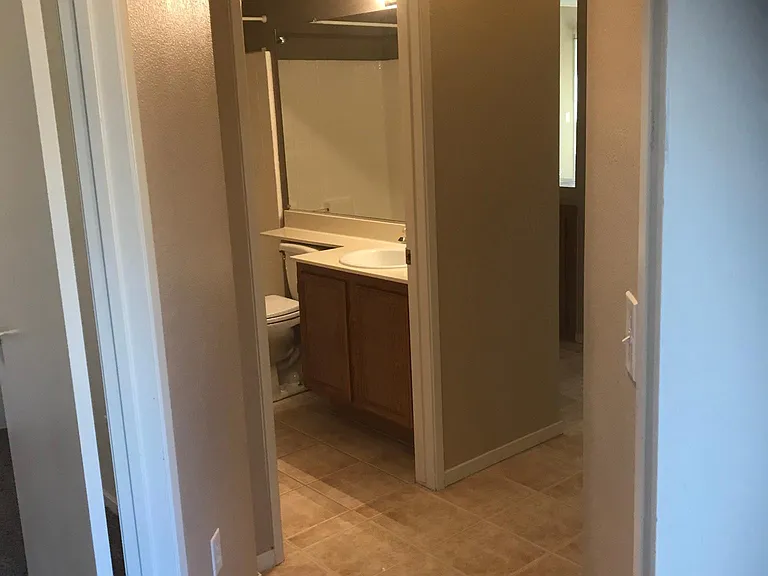 940 Laguna Ct — Photo 15
