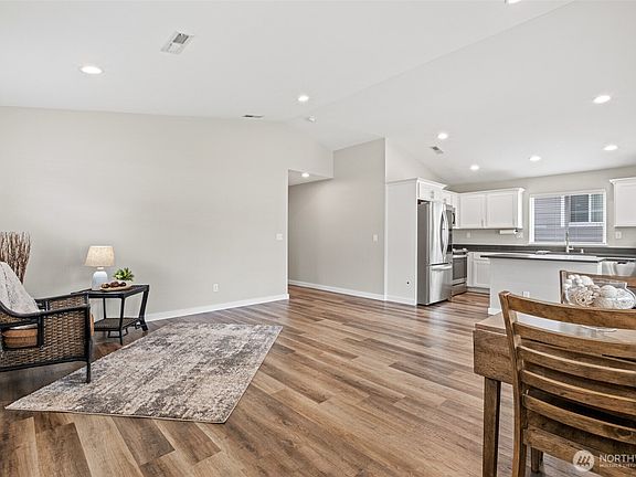 4th image of 123 E 9th Avenue #18
