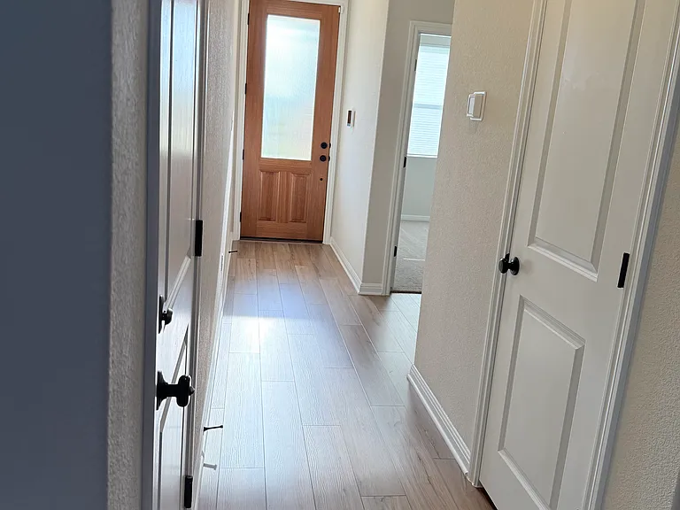 212 Swinging H Ln — Photo 2