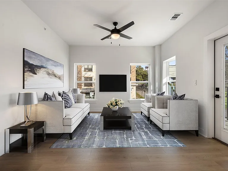 2500 Longview St #222 — Photo 2