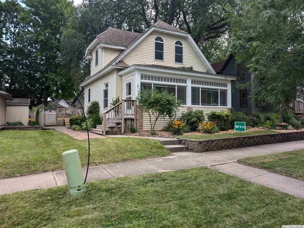 521 4th St SE, Mason City, IA 50401