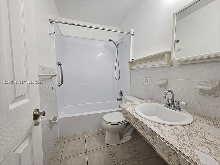 3217 NE 7th Pl #4 — Photo 6