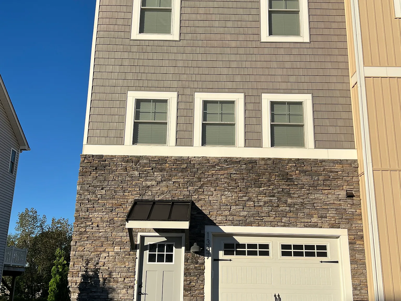 4 bed, 3.5 bath, 1900 sqft, $2,700 — Photo 1