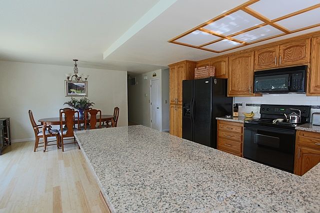 1st image of 975 Wentz Dr