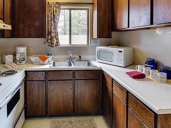 3rd image of 3599 Spruce Ave #2
