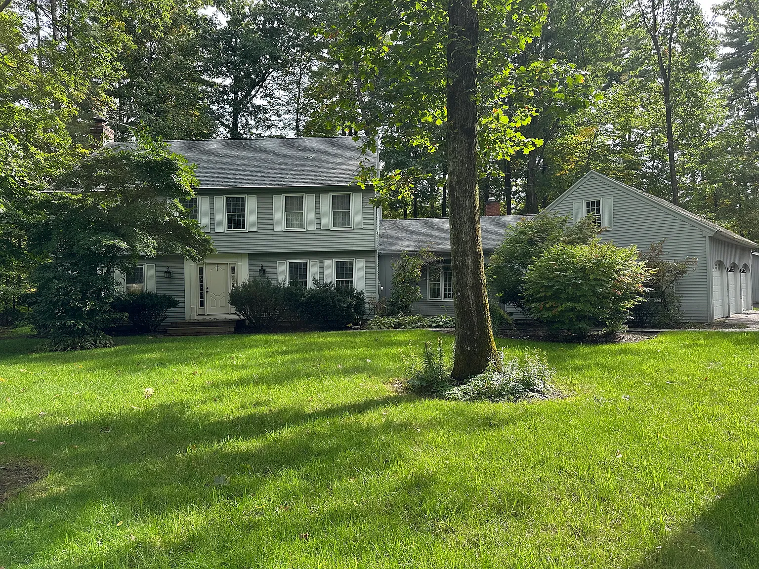 5 bed, 2.5 bath, 2732 sqft, $3,700 — Photo 1