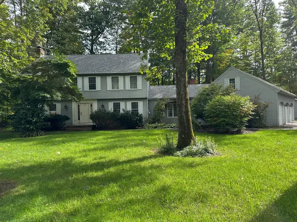 24 Berkshire Dr, Clifton Park, NY 12065