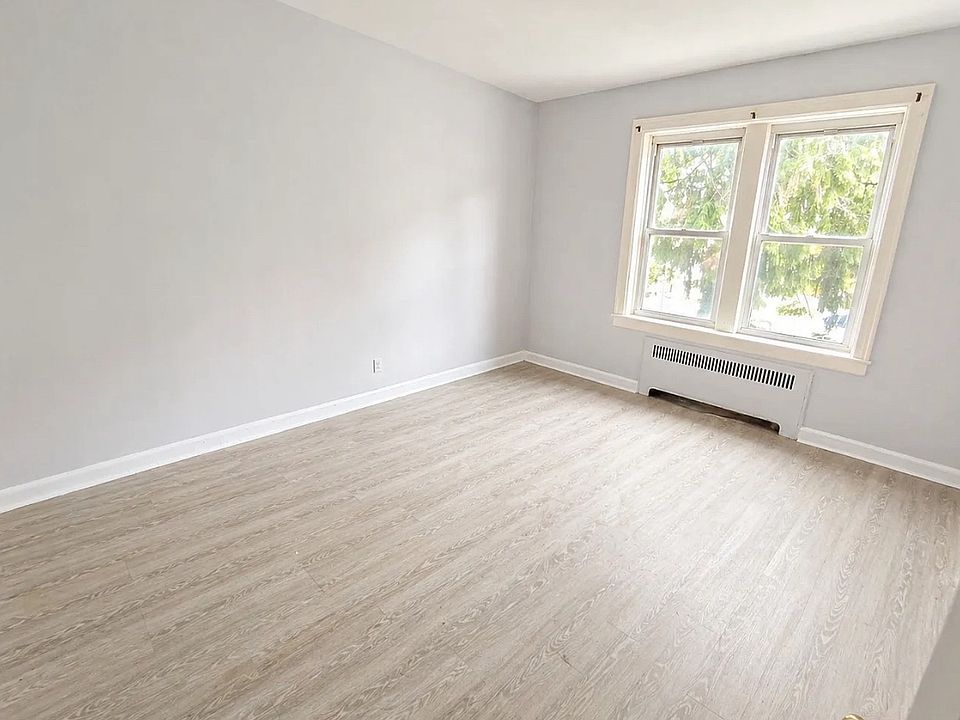 2nd image of 129 Scofield St #1
