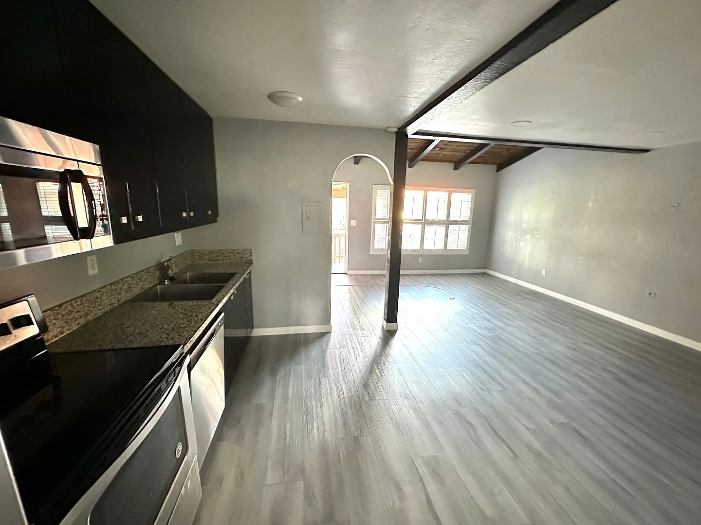 Pet Friendly! !Amazing 1 Bedroom Apartment In Santa Ana! — Photo 2