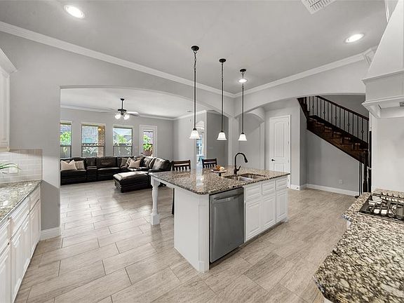 3rd image of 4813 Palm Springs Dr