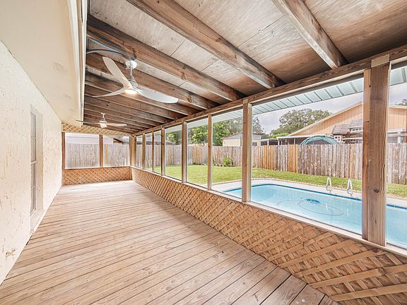 Large lanai with ceiling fans and lighting