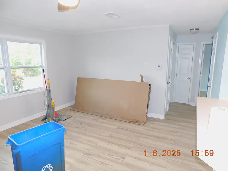 313 Surf St — Photo 5