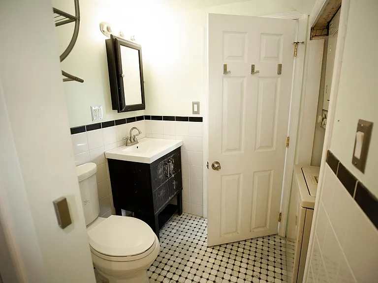 516 Market St — Photo 16