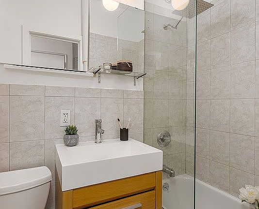 4th image of 415 E 80th St APT 1F