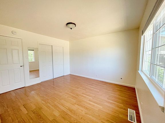 5th image of 1133 Monterey Dr