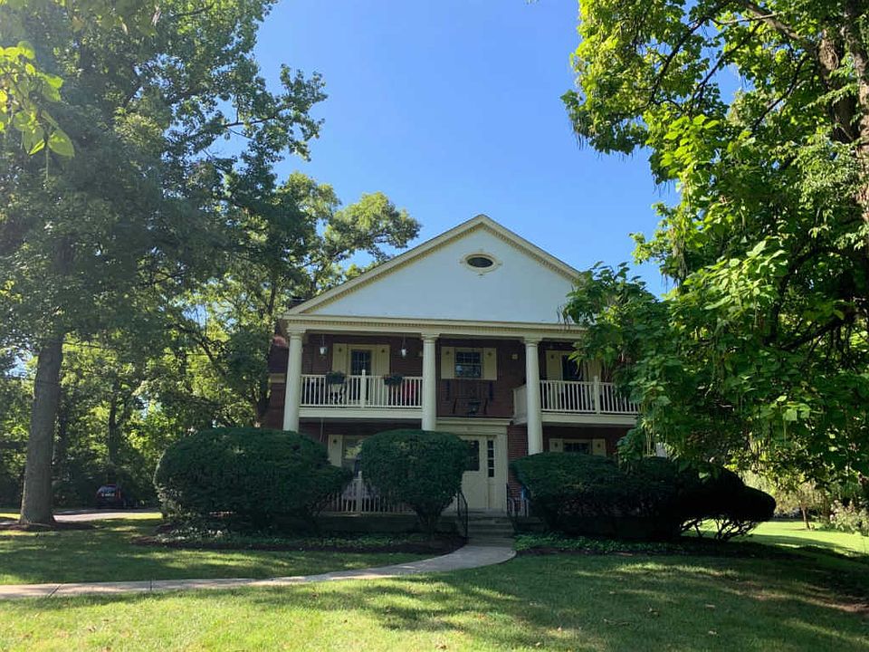 1st image of 33 W Hill Ln
