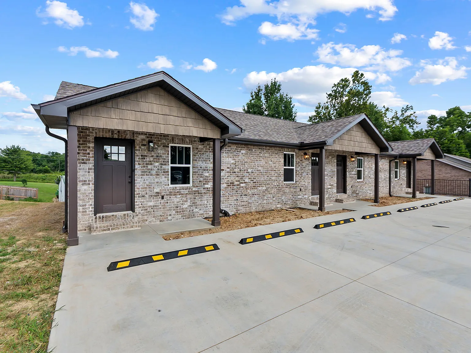 2 bed, 1.5 bath, 1152 sqft, $1,300 — Photo 1