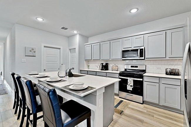 1st image of 505 Hazeltine Rd