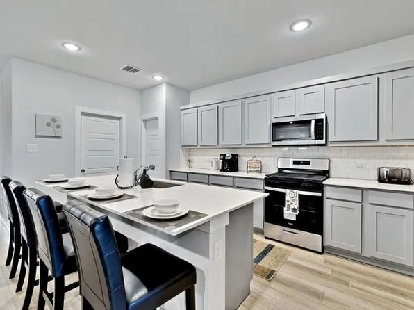 505 Hazeltine Rd, Red Oak, TX 75154