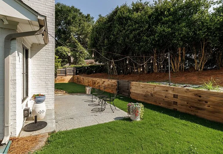 112 Lucy Ln — Photo 28