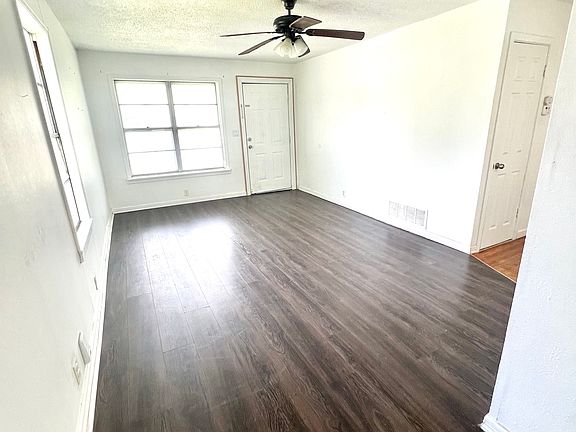 4th image of 506 E Wilbarger St