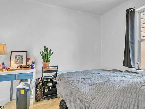 4th image of 61 Victoria Ave