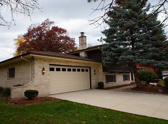4th image of 378 Woodlane Ct