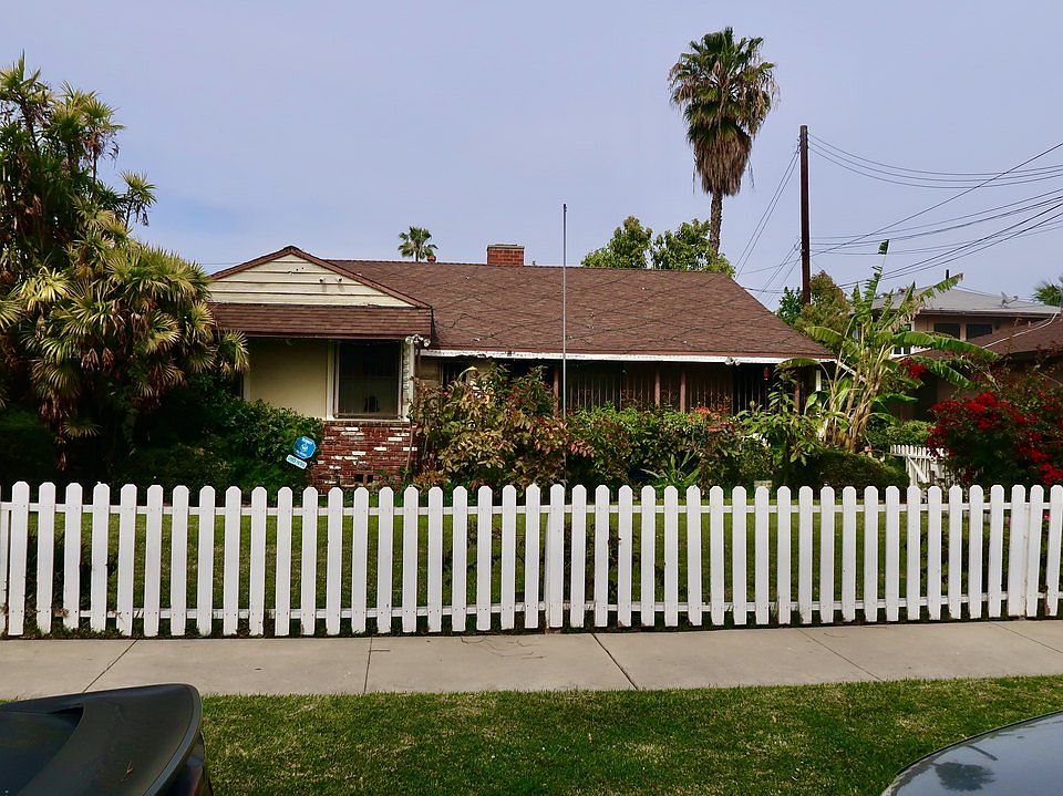 2nd image of 8325 Fontana St