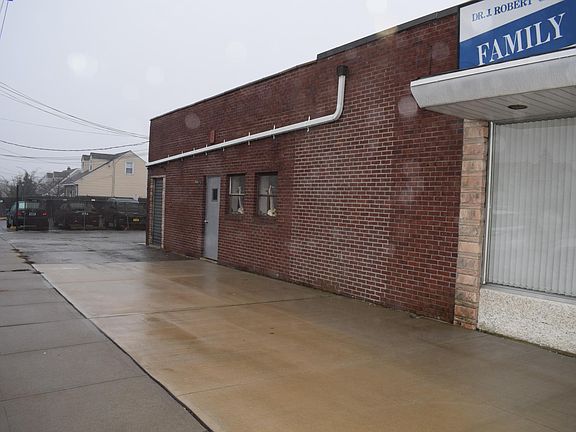 2nd image of 870 Willis Ave