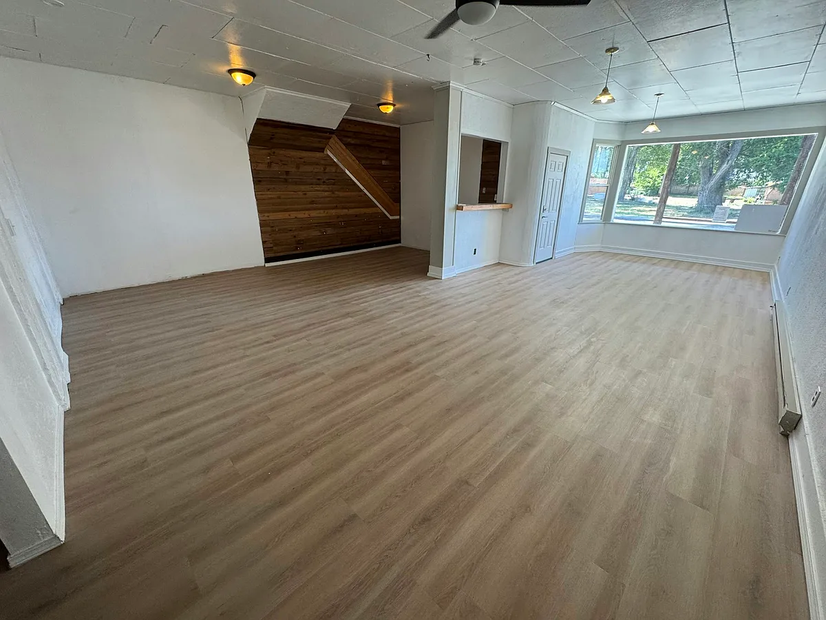 Building Photo - 414 Main Ave E #3