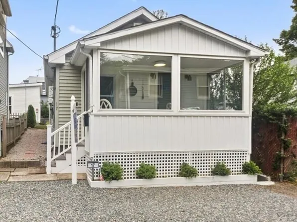 17 Landers Rd, Quincy, MA 02170