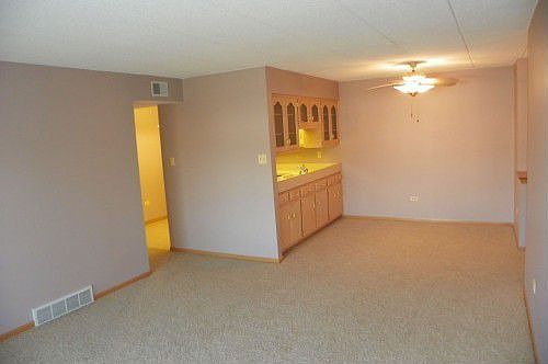 4th image of 5646 W 103rd St APT 207