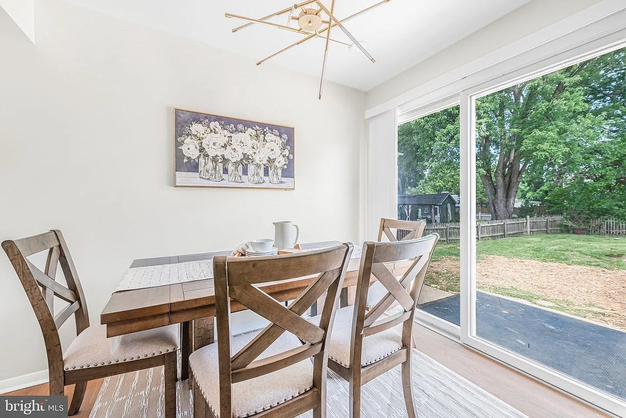 6 bed, 2663 sqft, $1,000 — Photo 3