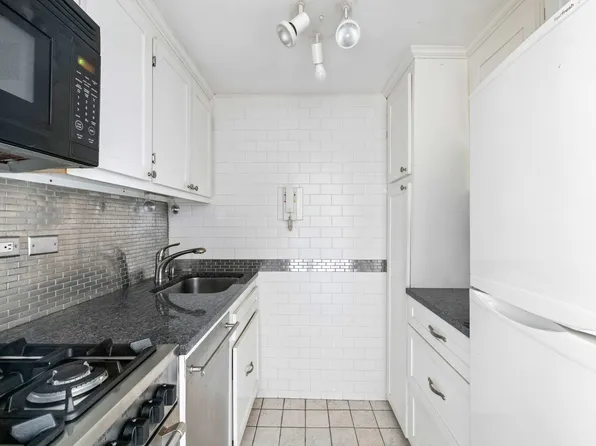 10 West 15th Street image 5 of 7