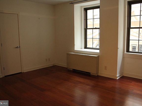 4th image of 219-29 S 18th St #823